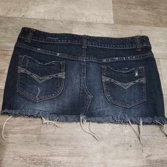 Denim frayed skirt - Picture 2 of 3